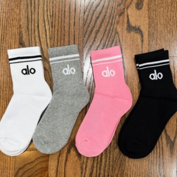 ALO Yoga Accessories - Alo Throwback socks 4 pairs brand new